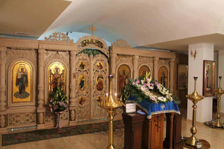 Иконостас храмового комплекса в честь иконы Божьей матери «Умиление» и преподобного Серафима Саровского